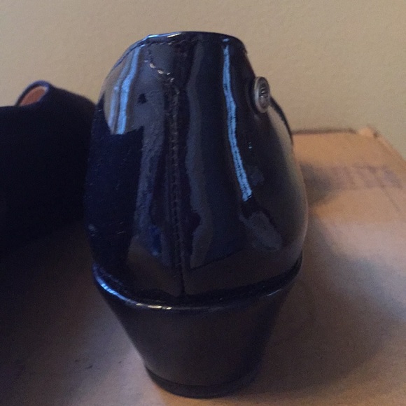 Navy patent and nylon peak toe shoe - Picture 4 of 4